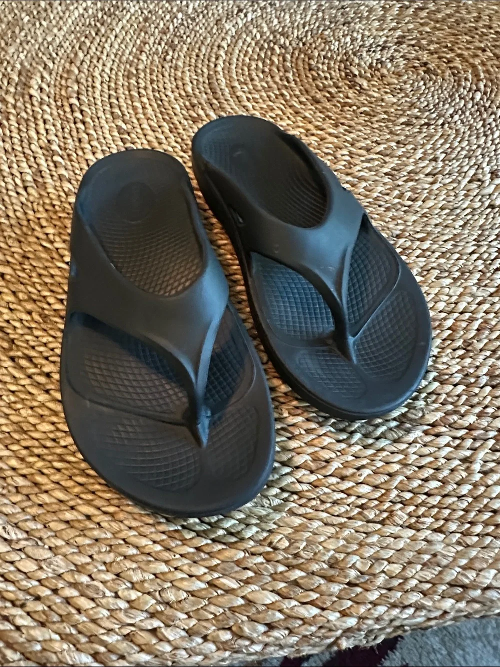 OOFOS SUZE 11 men’s Blacks Comfort Flip Flop Sandals